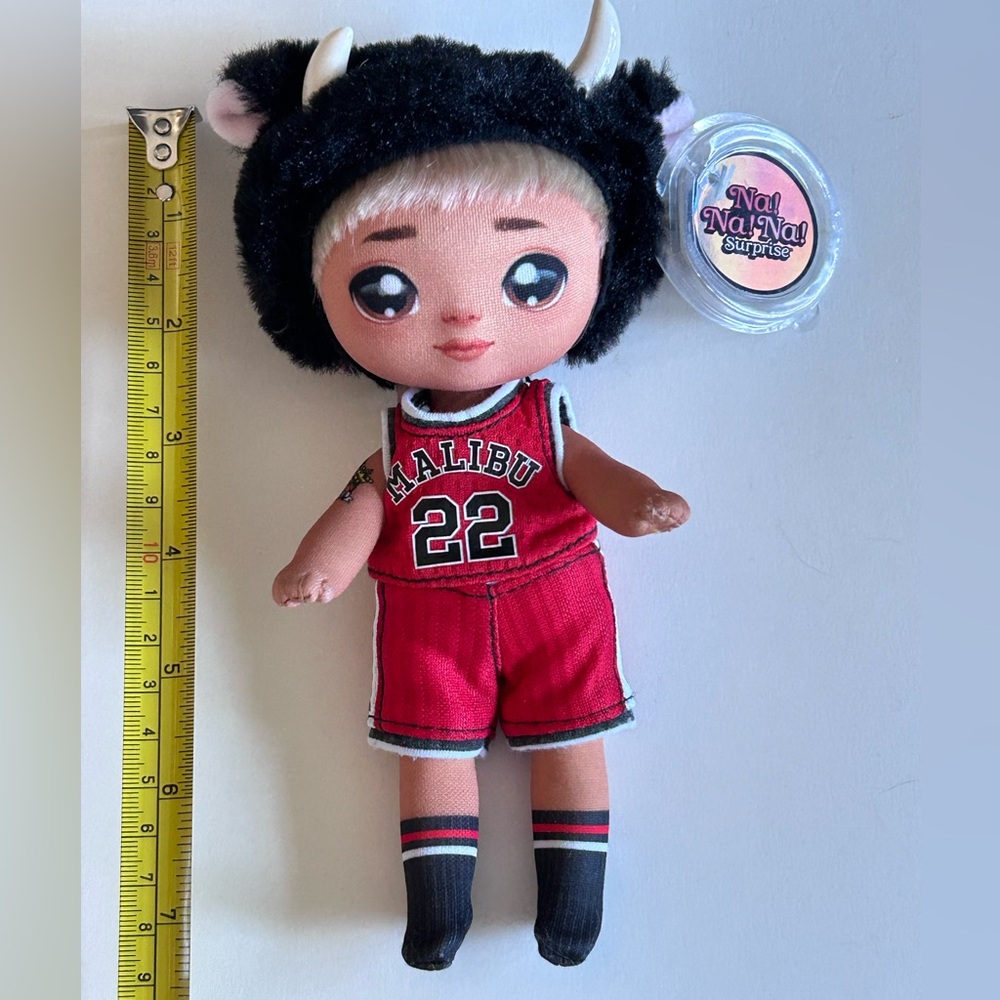 Tommy Torro NA NA NA Surprise Basketball 
Doll Malibu 7" With Tags